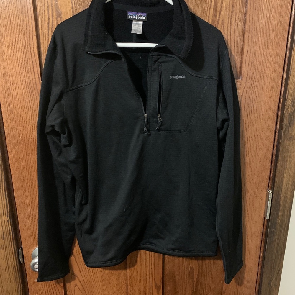 Patagonia Men’s pullover black 1/2 zip